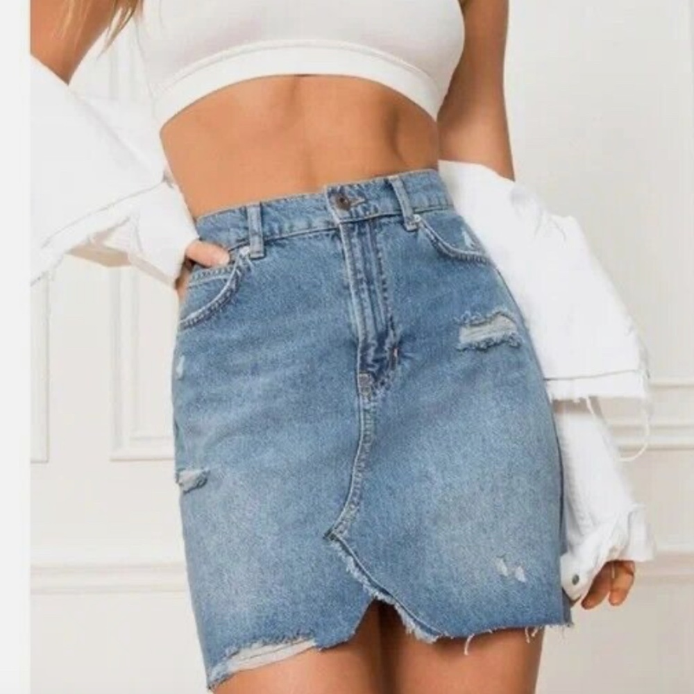 Free People We the Free Hallie Distressed Mini Denim Skirt in Blue Size 29 EUC